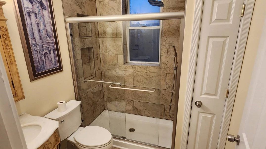 Handshakers Constructions LLC : #1 Bathroom Remodeling in Cincinnati, OH | (513) 370-1371